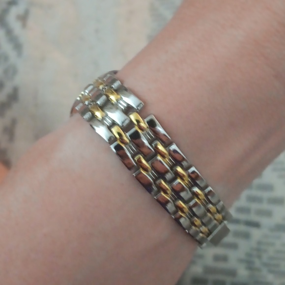 Geneva Two-tone Bracelet Watch - Picture 10 of 12